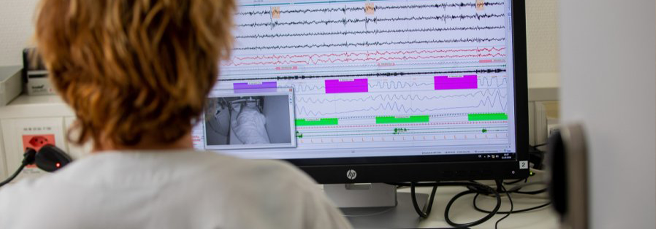 Patient undergoing a sleep diagnostic study in a sleep lab